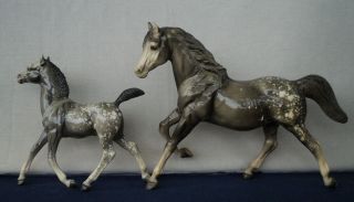 Breyer Glossy Dapple Grey Running Mare And Foal Set