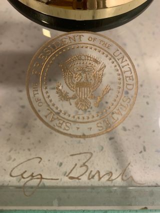 Glass George Bush signature presidential seal desk clock 3