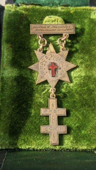 Early Vintage Masonic Knights Templar In Hoc Signo Vinces Past Commander Gold?
