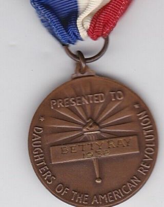 George Washington DAUGHTERS AMERICAN REVOLUTION SOCIETY ORDER MEDAL 1938 named 3