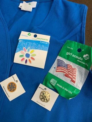 DAISY GIRL SCOUT VEST SIZE XXS/XS (4 - 5/6 - 6X) With badges and pins 2