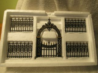 Dept 56 Victorian Wrought Iron Fence And Gate In The Box - Set Of 5