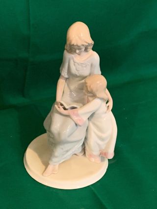 Paul Sebastian Porcelain Figurine Once Upon A Time Mother & Child Lladro Look O