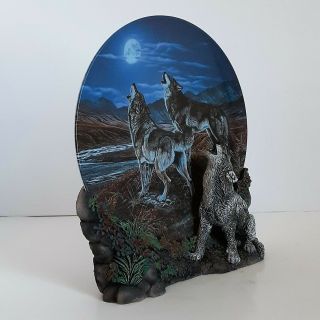 1997 Hamilton Realm of the Wolf Midnight Serenade by Al Agnew 3D Collector Plate 3