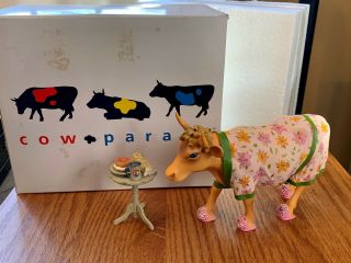 Hard To Find Rare Cow Parade - 9129 - " Early Show " - 2000 - Retired - W/box