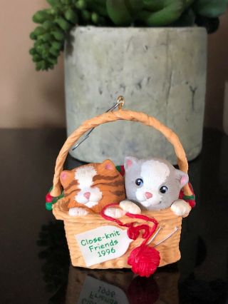 1996 Hallmark Keepsake Ornament " Close - Knit Friends 1996 " 2 Kittens In A Basket