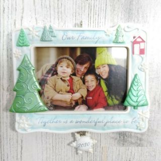2010 Hallmark Our Family Christmas Ornament Photo Frame