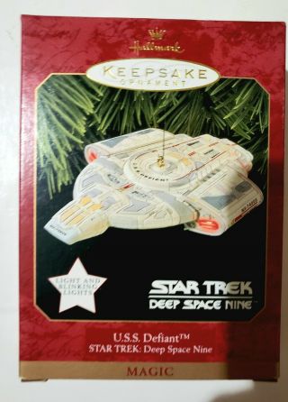 Hallmark Keepsake Ornament Star Trek 1997 Deep Space Nine Uss Defiant Lights Up