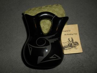 Black Wedding Vase By Cedar Mesa 70023 Signed Lyn.