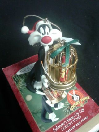 2000 Hallmark Keepsake Ornament Looney Tunes Sylvester ' s & Tweety Bang - Up Gift 3