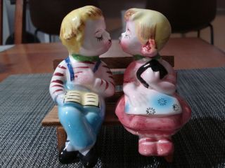 Vintage Kissing Couple Salt And Pepper Shakers Japan Made