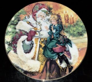 Avon Collectible Christmas Plate Year 1994 Olde Time Santa Claus 8 1/4
