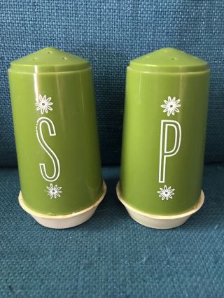 Vintage Plastic Retro Mid - Century Atomic Salt And Pepper Shakers Green And White