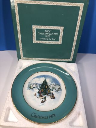 Avon Christmas Trimming The Tree Holiday Plate Sixth Edition 1978