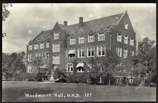 Rppc Grand Forks Nd " Woodworth Hall,  Univ.  Of N.  D.  " Real Photo Postcard