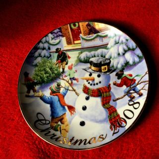 Avon Collector Christmas Plate 2008 Snowman “Winter Memories” 22k Gold Trimmed 2