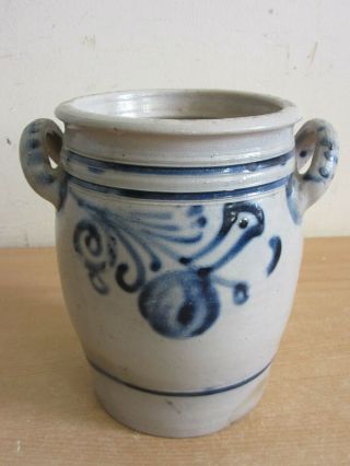 Antique Blue Decorated 1/2 Gal Handled Stoneware Crock 8.  5 "