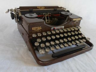 Vintage 1930 Royal Portable Typewriter Faux Wood Grain Model P Fine
