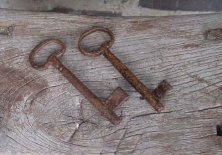 Two Large Antique Early 18th Century Blacksmith Made Forged Iron Skeleton Keys