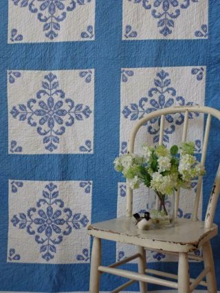 Beautifully Quilted Vintage Cottage Home Blue & White Embroidered Quilt 96x76