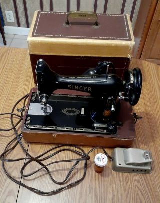 Vintage Antique 1957 Singer 99k Sewing Machine W/ Case Light Pedal Great Britain