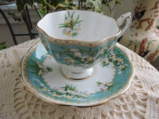 GORGEOUS QUEEN ANNE MARILYN SNOWDROPS TEA CUP & SAUCER BONE CHINA ENGLAND 2
