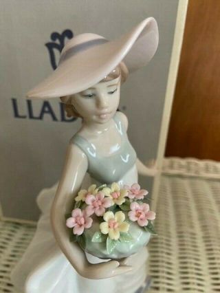 Vintage Lladro " Carefree " 5790 Woman With Hat And Flower Basket