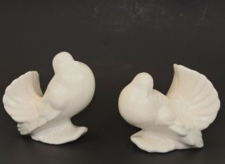 Set Of 2 Vintage White Ceramic Doves Table Decor Crackled Finish Has Flaw Read