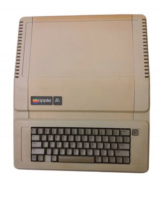 Vintage Apple Iie Computer A2s2064 -,