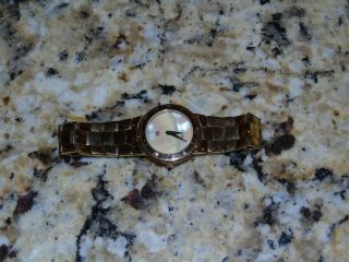 Vintage Gucci 3300l Gold Plated Quartz Watch Mother Of Pearl Face Pre - Owned