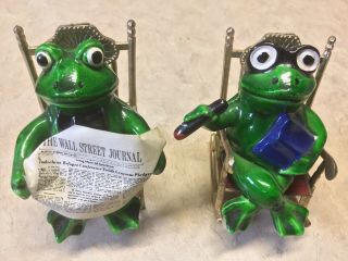 2 Vintage Ceramic Frogs In Metal Rocking Chairs Smoking Cigar &reading Newspaper