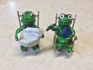 2 Vintage Ceramic Frogs In Metal Rocking Chairs Smoking Cigar &Reading Newspaper 2