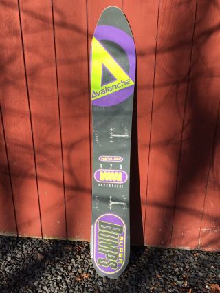 Vintage Old School Avalanche Bumps 175 Snowboard Made With Kevlar
