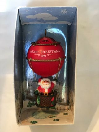 Hallmark " Sailing Santa " In A Hot Air Balloon Christmas Ornament 1981