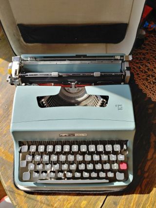Vintage Olivetti Underwood Lettera 32 Typewriter In Case Made In Italy