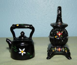 Vintage Pot Belly Stove And Teapot Salt And Pepper Set Cast Iron / Metal