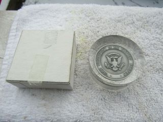 Bush RARE VICE PRESIDENTIAL SEAL PAPERWEIGHT - - WHITE HOUSE Gift 2