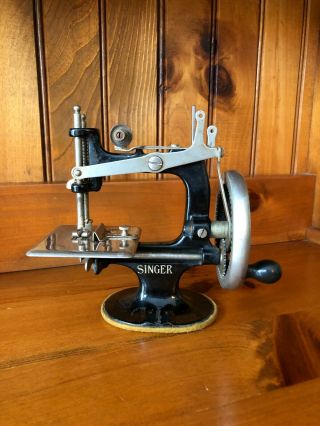 Antique Vintage 1920 ' s Singer Model 20 Toy Child Sewing Machine 3