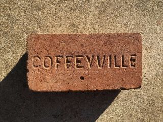Vintage.  Near.  Coffeyville.  Straight Line Brick.  Coffeyville,  Kansas