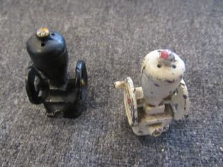 Set Of Vintage Hand Painted Amish / Pa Dutch Salt And Pepper Shakers