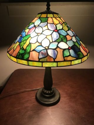 Vintage Tiffany Style Stained Glass Quoizel Collectible Colorful Table Lamp 15”