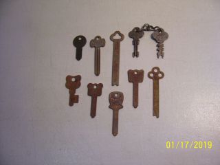 Estate Find Of 10 Different Old Assorted Vintage Rusty Unique Keys