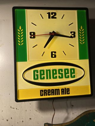 Vintage Genesee Cream Ale Bar Clock Lighted Sign 18/14” Clock Rochester