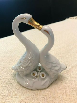 Valentines Vintage Pair White Ceramic Kissing Swans With Gold Trim Decorative