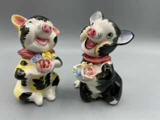 Vintage Rare Giggling Pigs Anthropomorphic Salt Pepper Shaker Flower Bouquet