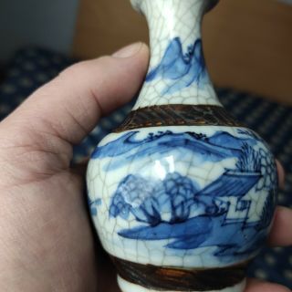 A Small Antique Chinese Porcelain Blue and White Crackle Vase,  Kangxi Style 2