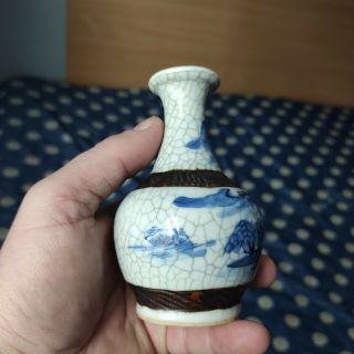 A Small Antique Chinese Porcelain Blue and White Crackle Vase,  Kangxi Style 5