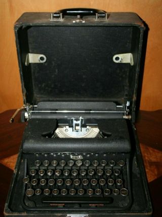 Vintage Royal Typewriter W/ Glass Keys And Case 1930 