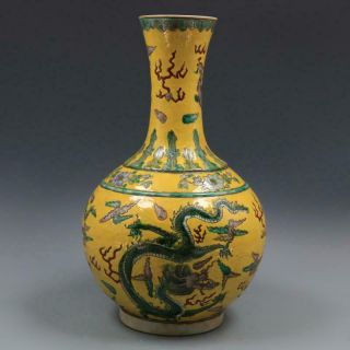 Chinese Qing Dynasty Kangxi Famille Rose Porcelain Dragon Globular Shape Vase