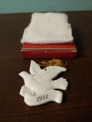 Avon 1981 Christmas Remembrance Ceramic Dove